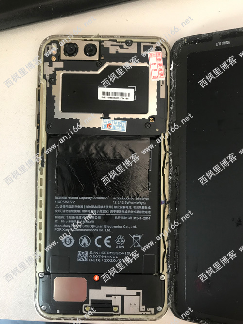 米6钉子户，更换电池再战2年。