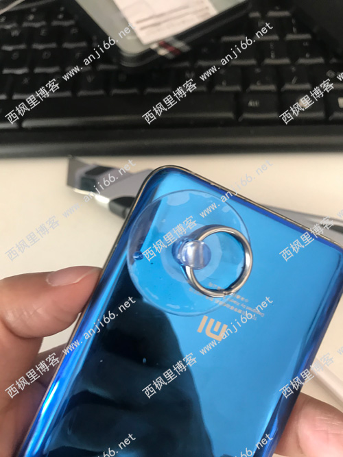 米6钉子户，更换电池再战2年。